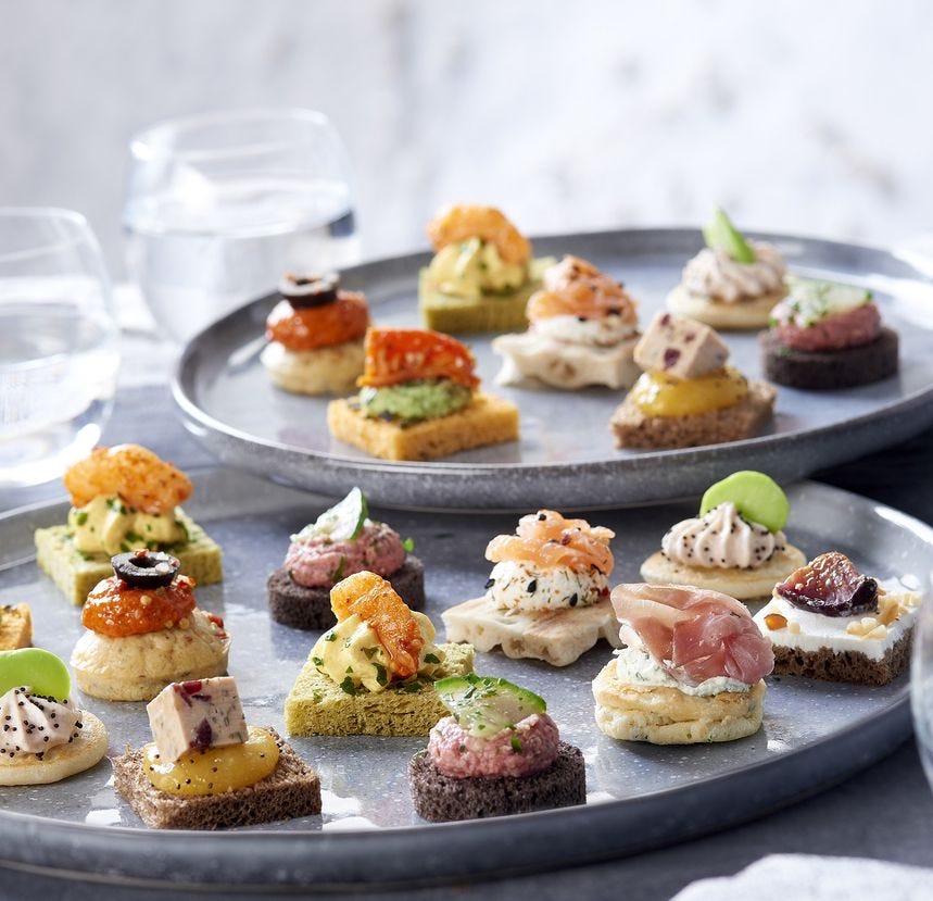 Plateau de 63 canapés gourmet chic 