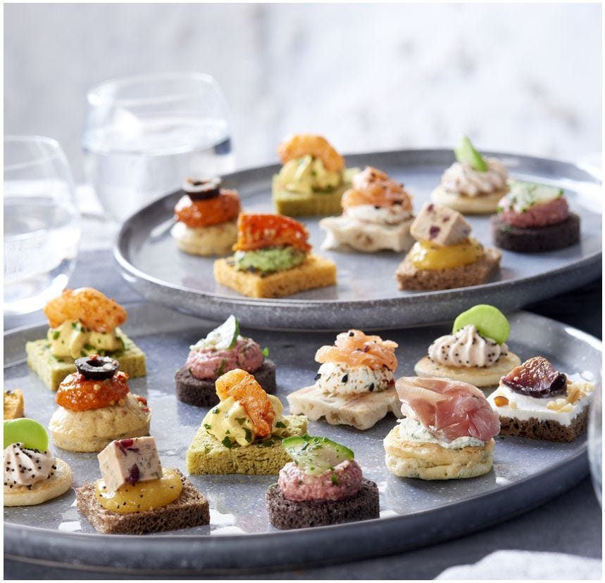 Plateau de 63 canapés gourmet chic