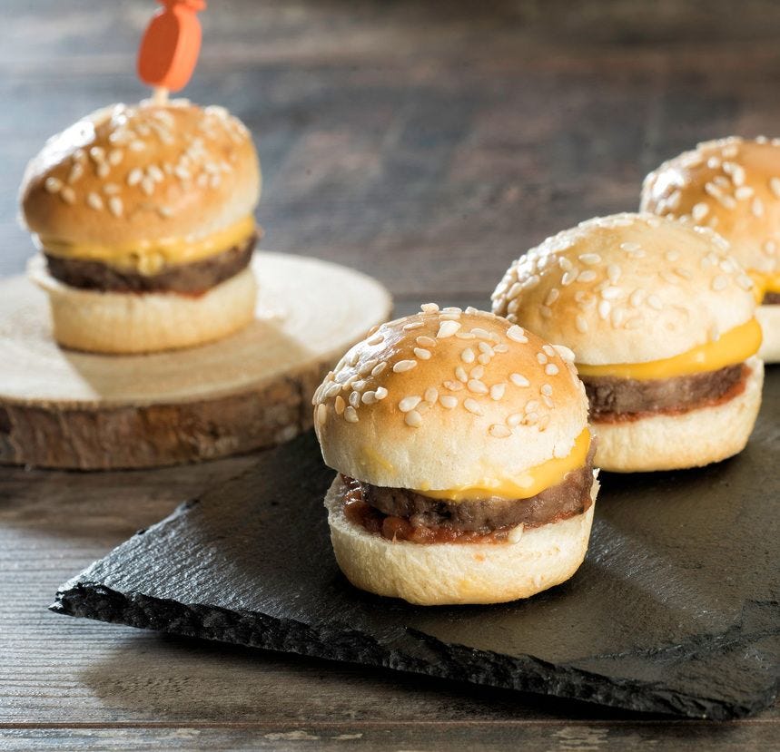 Plateau de 24 mini cheese burgers au bœuf 