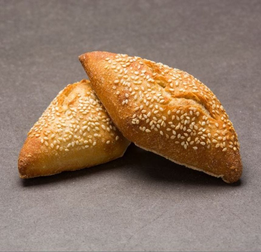 Petit pain losange aux graines de sésame 