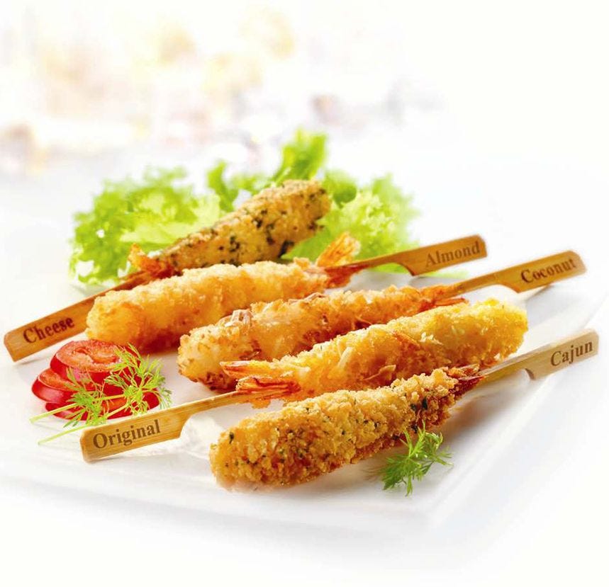 Assortiment de mini brochettes de crevette panée