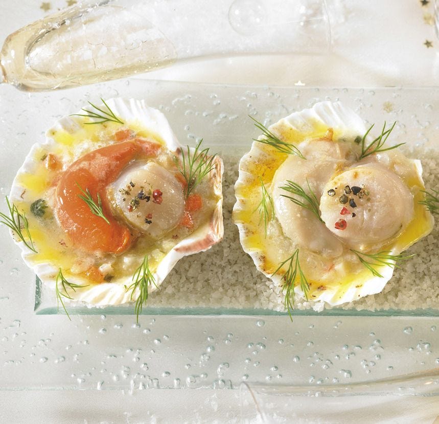 Noix de St Jacques avec corail en demi-coquille
