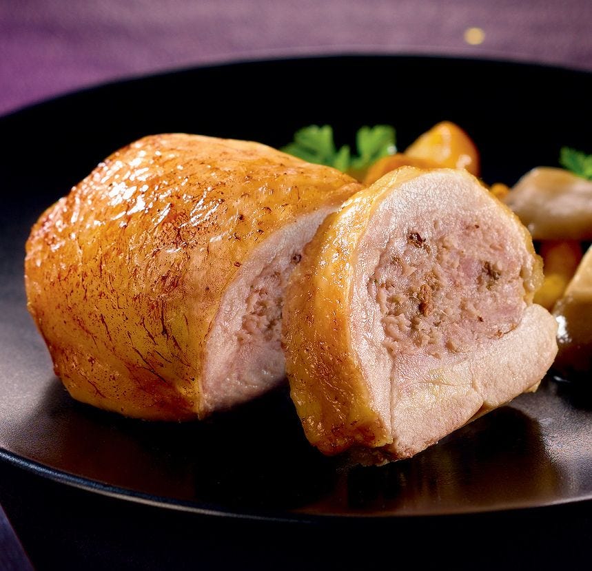 Moelleux de poulet farci à la crème et aux girolles