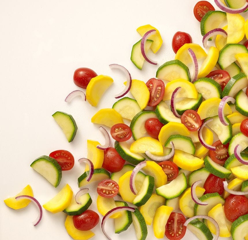 Duo de courgettes, tomate et oignon rouge