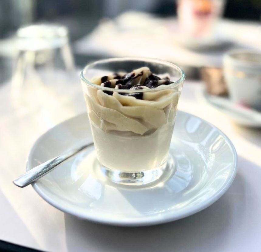 Verrine crème glacée marron et sorbet poire
