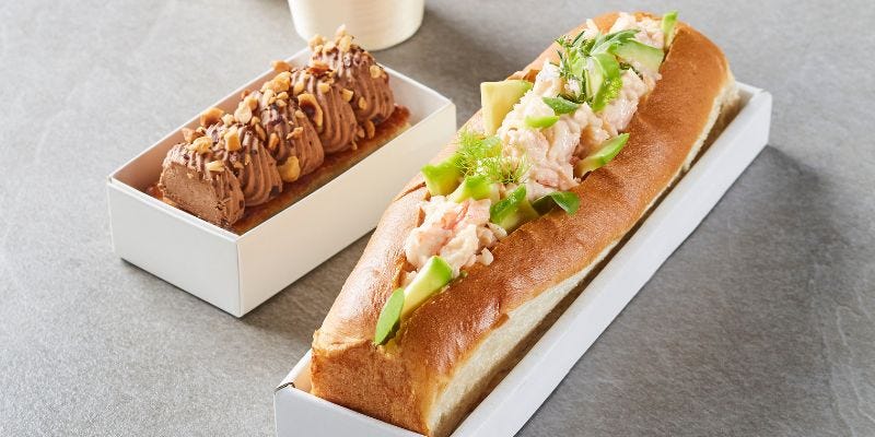 lobster roll sandwich